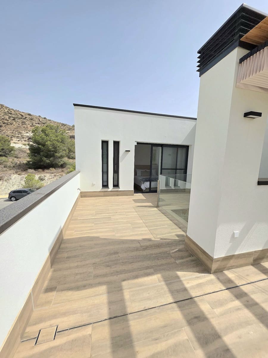 Chalet de 3 habitaciones en Monforte del Cid en venta con piscina garaje - 795.000 € (Ref: 10005080)