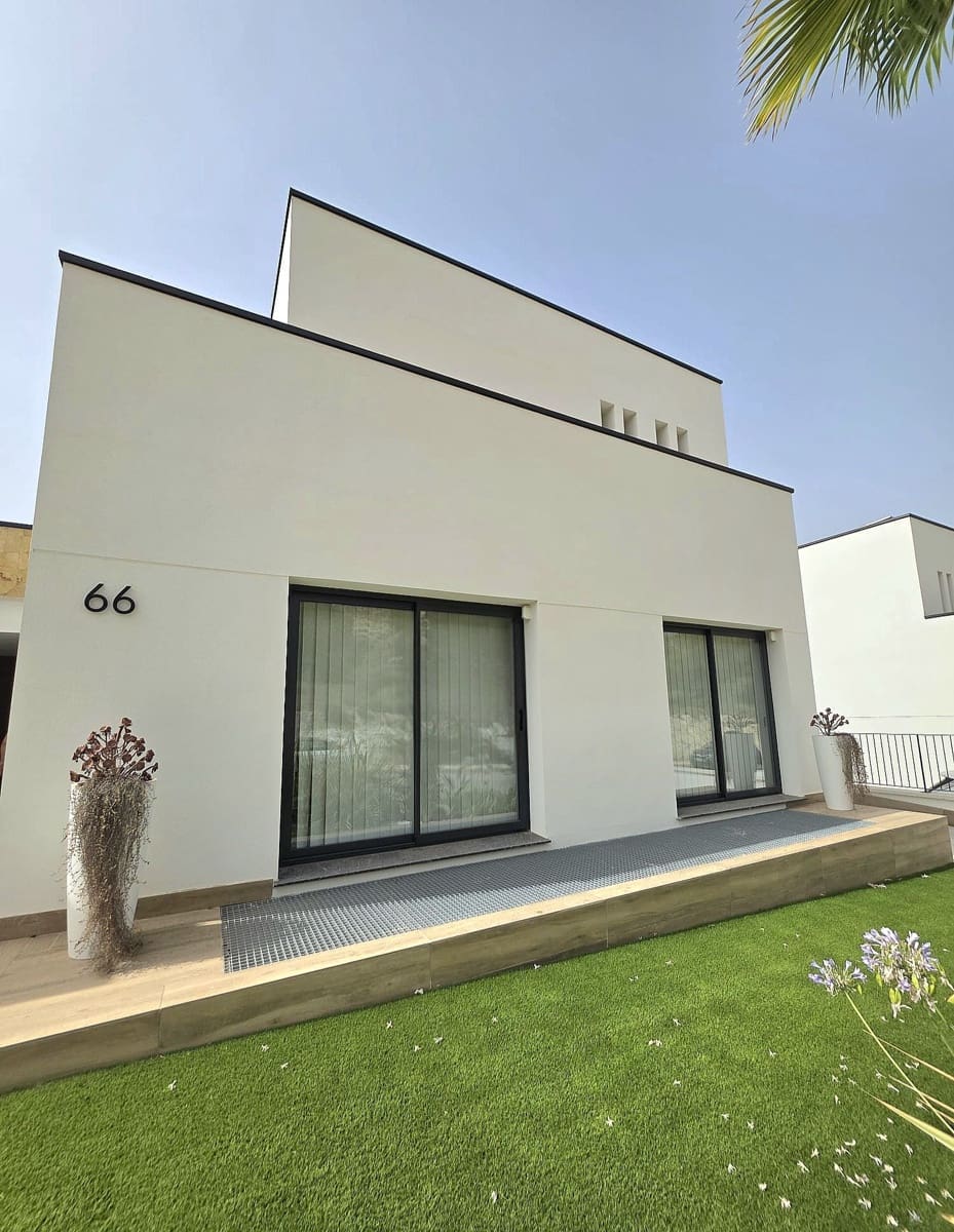 Chalet de 3 habitaciones en Monforte del Cid en venta con piscina garaje - 795.000 € (Ref: 10005080)