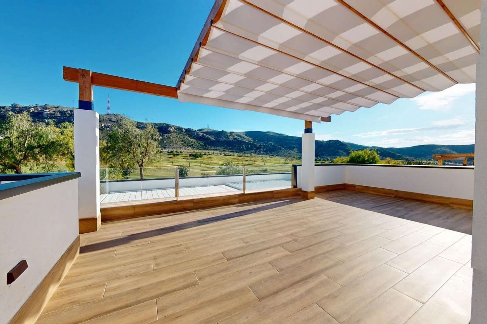 Chalet de 3 habitaciones en Monforte del Cid en venta con piscina garaje - 795.000 € (Ref: 10005080)