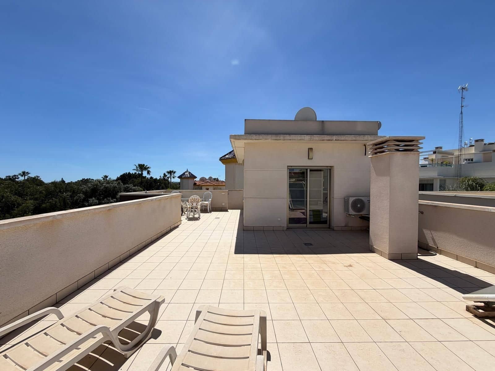 4 quarto Moradia para venda em Ciudad Quesada com piscina garagem - 420 000 € (Ref: 10005083)