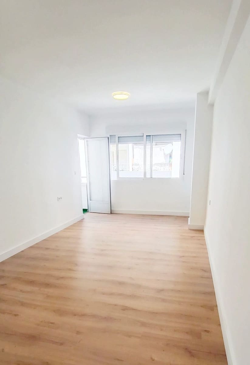 3 bedroom Apartment for sale in Torrevieja - € 130,000 (Ref: 10005086)