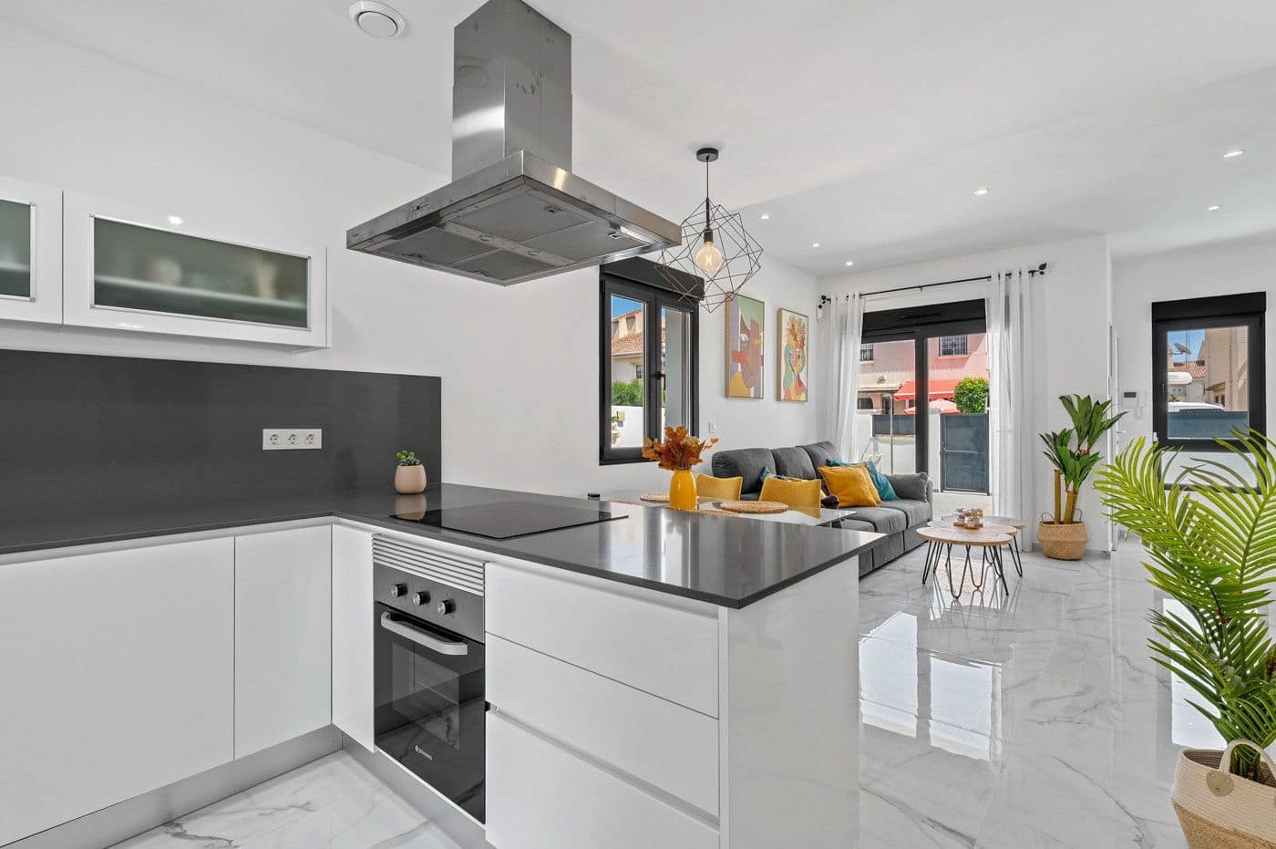 3 bedroom Villa for sale in Torrevieja with pool garage - € 479,000 (Ref: 10005087)