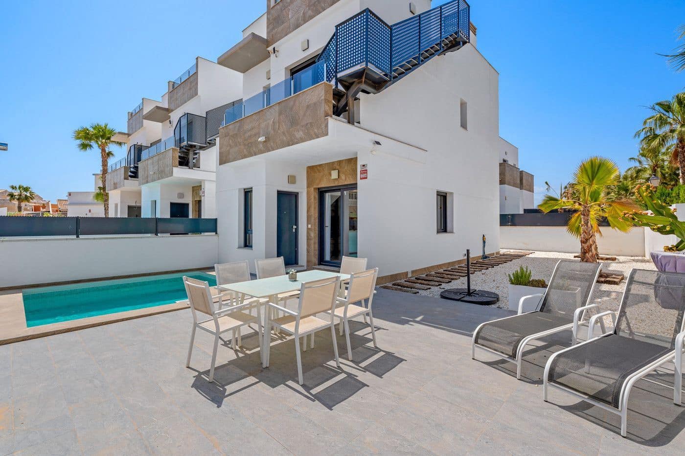 3 bedroom Villa for sale in Torrevieja with pool garage - € 479,000 (Ref: 10005087)