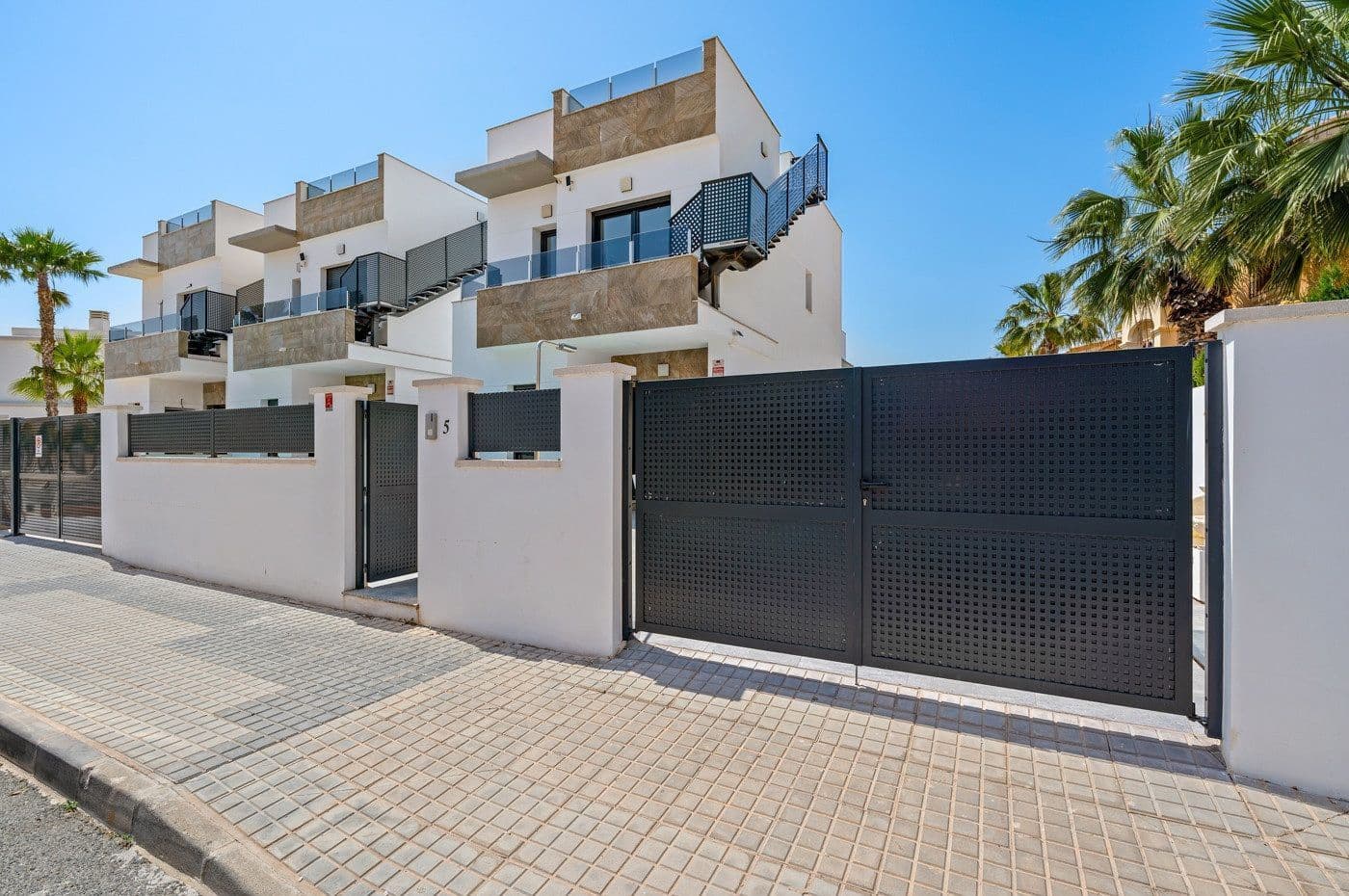 3 bedroom Villa for sale in Torrevieja with pool garage - € 479,000 (Ref: 10005087)