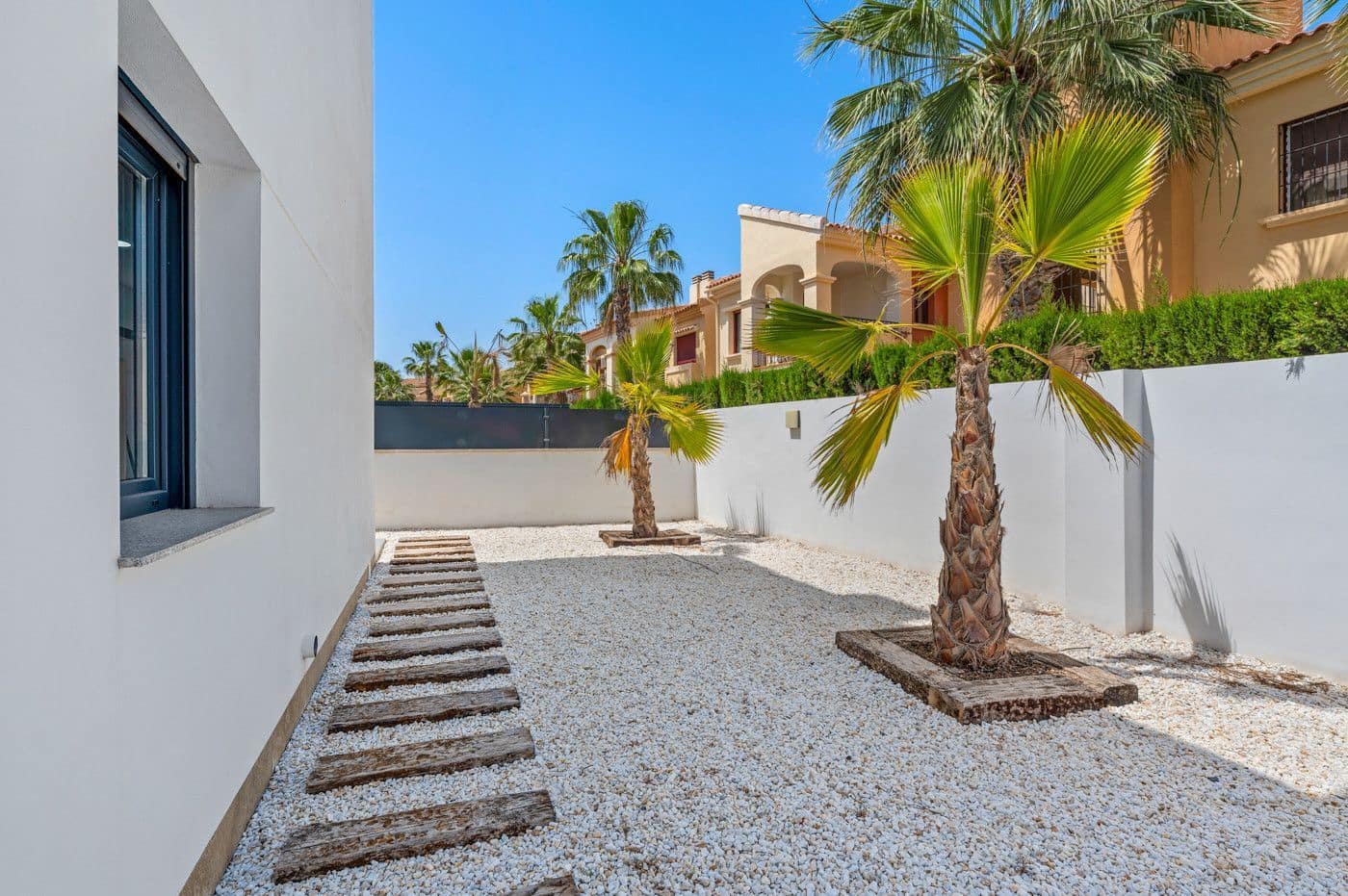 3 bedroom Villa for sale in Torrevieja with pool garage - € 479,000 (Ref: 10005087)