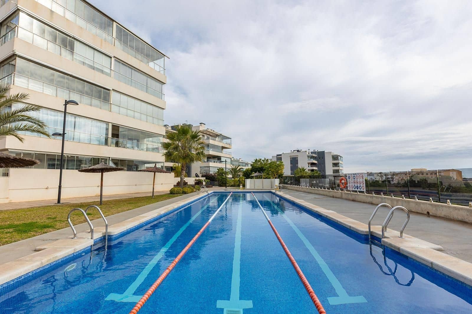 Piso de 3 habitaciones en Orihuela Costa en venta con piscina garaje - 260.000 € (Ref: 10005089)