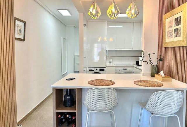 1 slaapkamer Appartement te koop in Puerto Deportivo, Torrevieja - € 145.000 (Ref: 10005094)