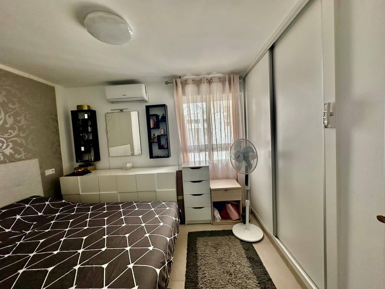 Pareado de 3 habitaciones en Torrevieja en venta con piscina - 215.000 € (Ref: 10005095)