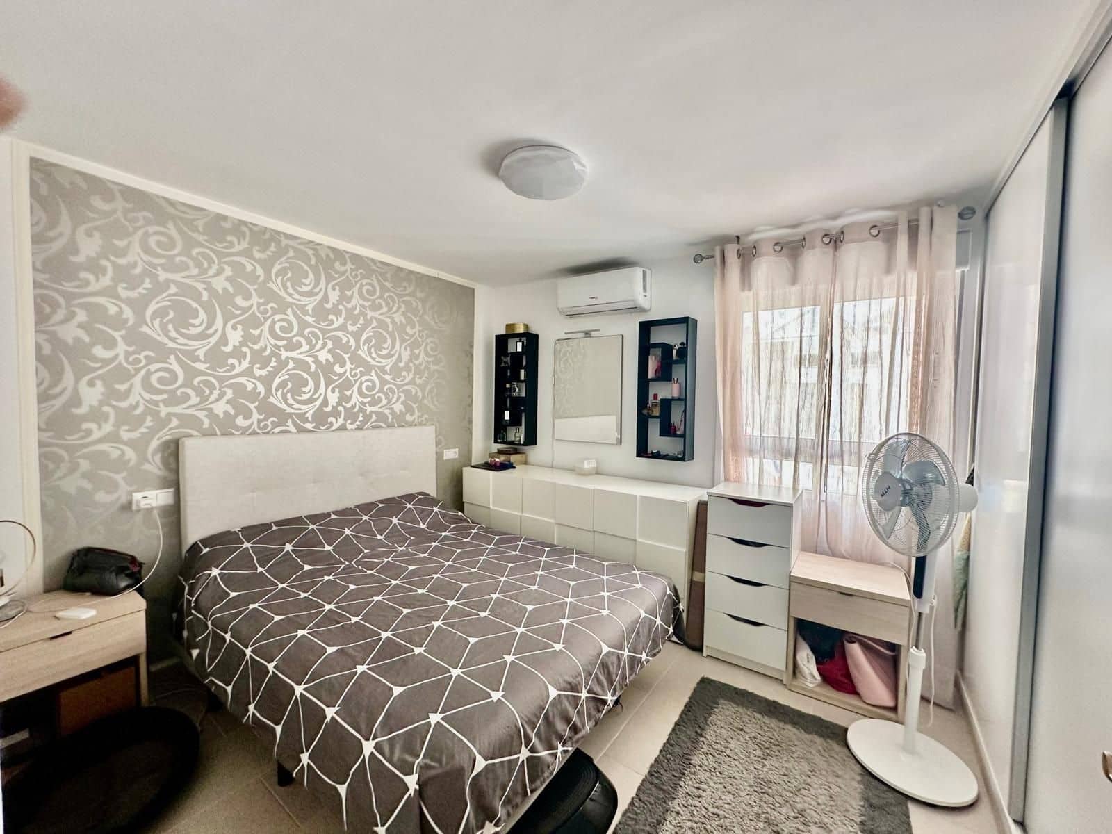 Pareado de 3 habitaciones en Torrevieja en venta con piscina - 215.000 € (Ref: 10005095)