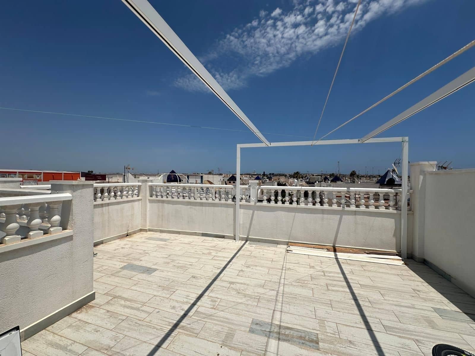 Pareado de 3 habitaciones en Torrevieja en venta con piscina - 215.000 € (Ref: 10005095)