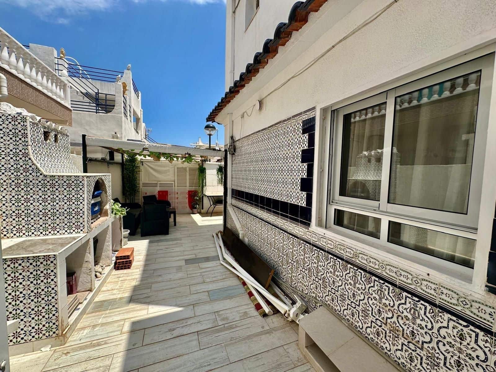 Pareado de 3 habitaciones en Torrevieja en venta con piscina - 215.000 € (Ref: 10005095)