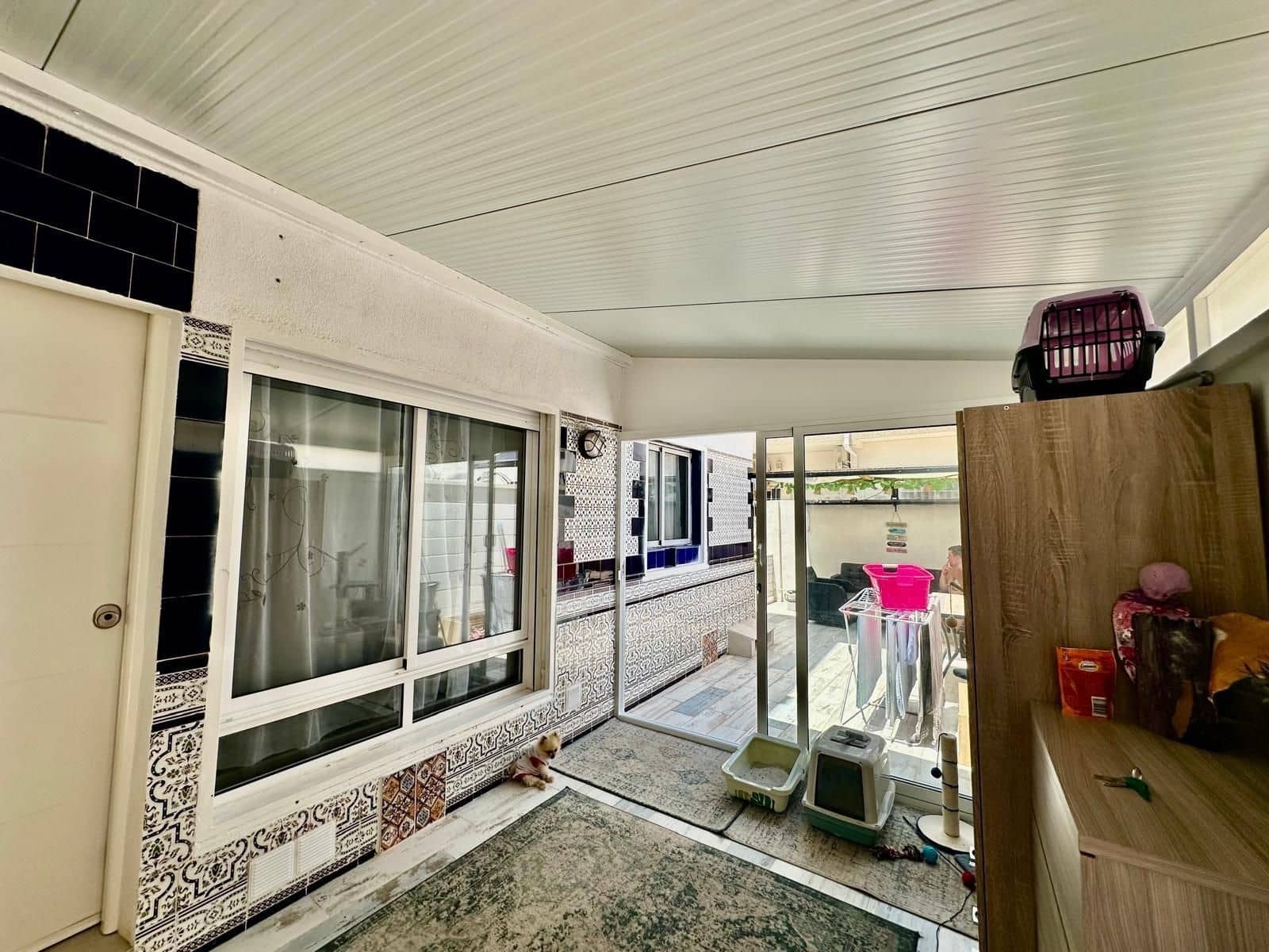 Pareado de 3 habitaciones en Torrevieja en venta con piscina - 215.000 € (Ref: 10005095)