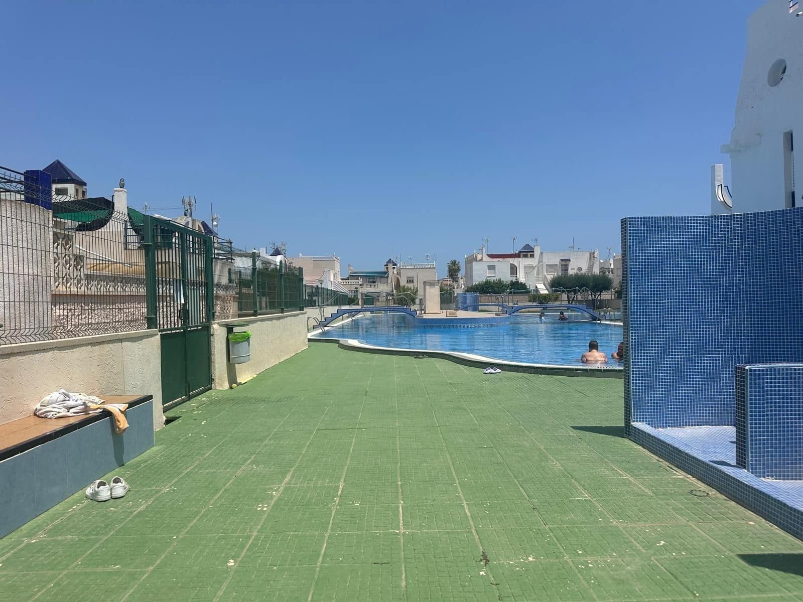 Pareado de 3 habitaciones en Torrevieja en venta con piscina - 215.000 € (Ref: 10005095)