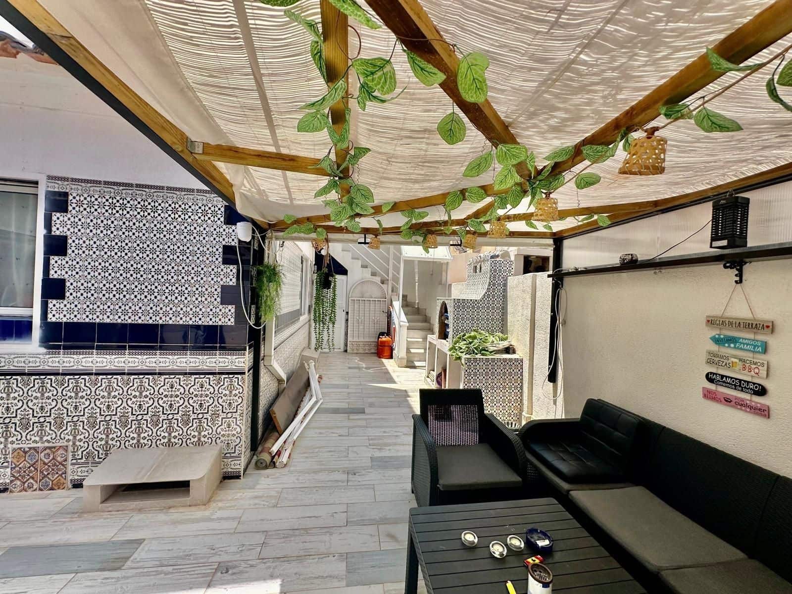 Pareado de 3 habitaciones en Torrevieja en venta con piscina - 215.000 € (Ref: 10005095)
