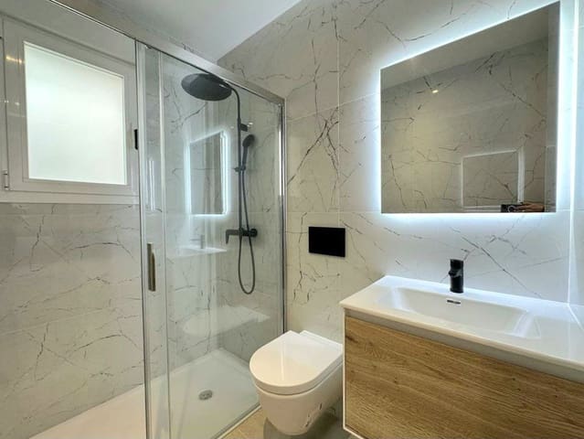 2 soveværelse Penthouse til salg i Playa de los Locos, Torrevieja med swimmingpool - € 450.000 (Ref: 10005101)