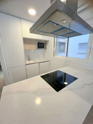 2 soveværelse Penthouse til salg i Playa de los Locos, Torrevieja med swimmingpool - € 450.000 (Ref: 10005101)