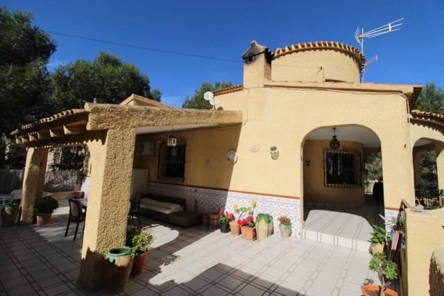 6 slaapkamer Villa te koop in Blue Lagoon met zwembad garage - € 450.000 (Ref: 10005107)