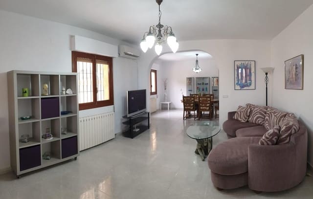 6 slaapkamer Villa te koop in Blue Lagoon met zwembad garage - € 450.000 (Ref: 10005107)