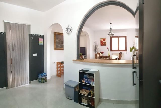 6 slaapkamer Villa te koop in Blue Lagoon met zwembad garage - € 450.000 (Ref: 10005107)