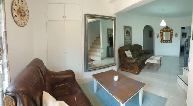 6 slaapkamer Villa te koop in Blue Lagoon met zwembad garage - € 450.000 (Ref: 10005107)