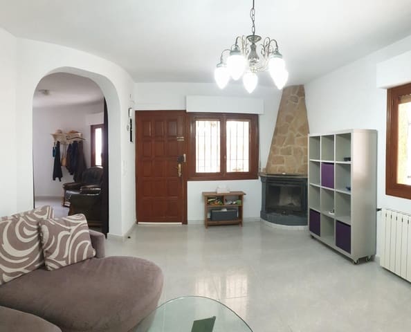 6 slaapkamer Villa te koop in Blue Lagoon met zwembad garage - € 450.000 (Ref: 10005107)