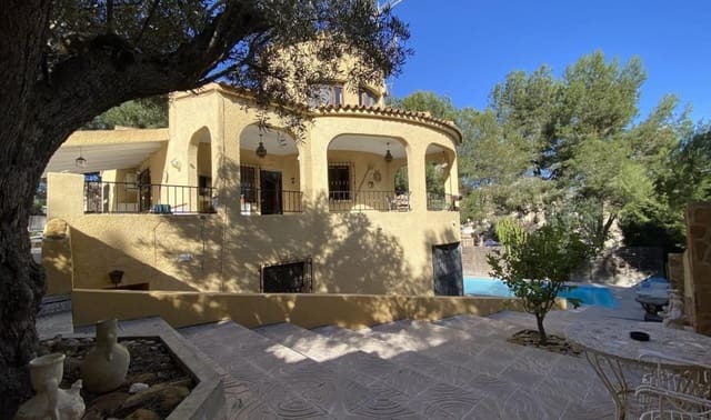 6 slaapkamer Villa te koop in Blue Lagoon met zwembad garage - € 450.000 (Ref: 10005107)