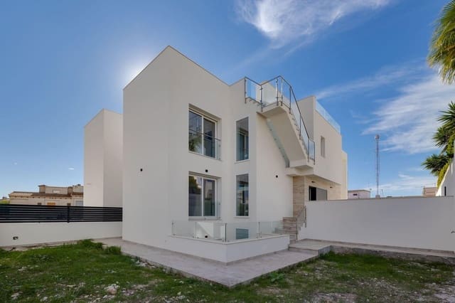 4 slaapkamer Villa te koop in Aguas Nuevas, Torrevieja met zwembad garage - € 750.000 (Ref: 10005109)