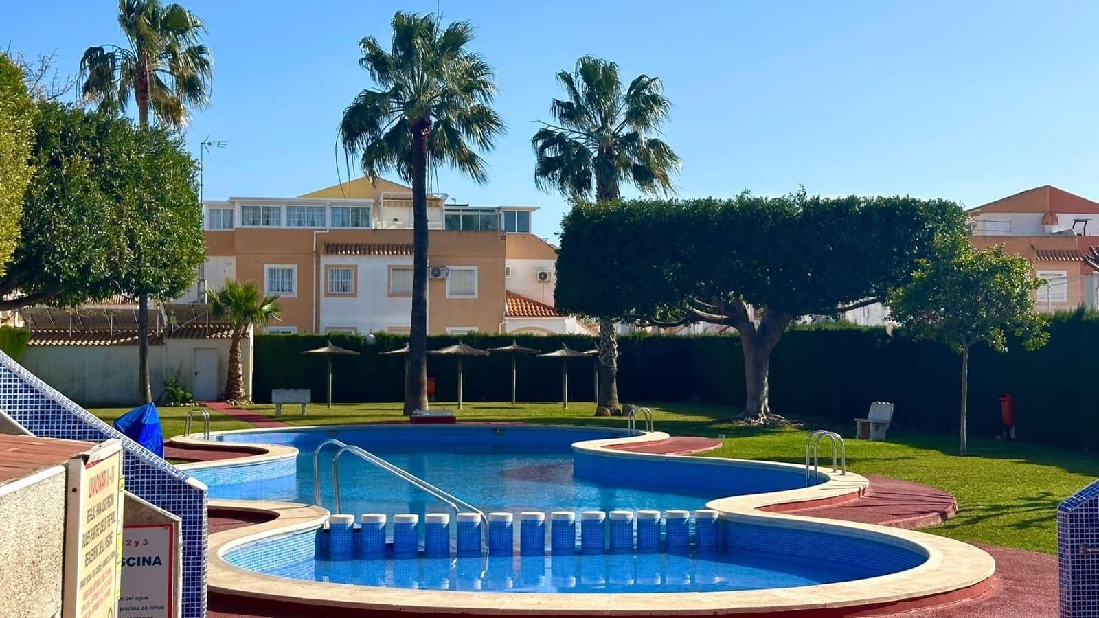 2 Zimmer Bungalow zu verkaufen in Torrevieja mit Pool - 132.900 € (Ref: 10005110)