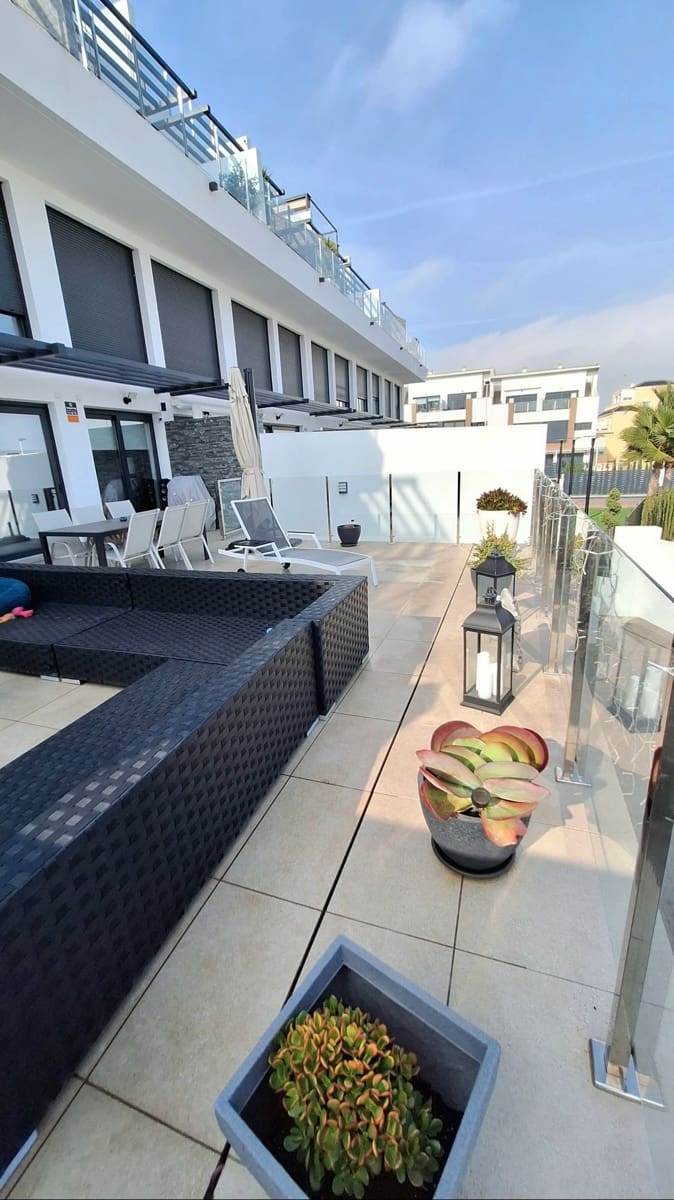 3 soverom Leilighet til salgs i Guardamar del Segura med svømmebasseng garasje - € 549 950 (Ref: 10005111)