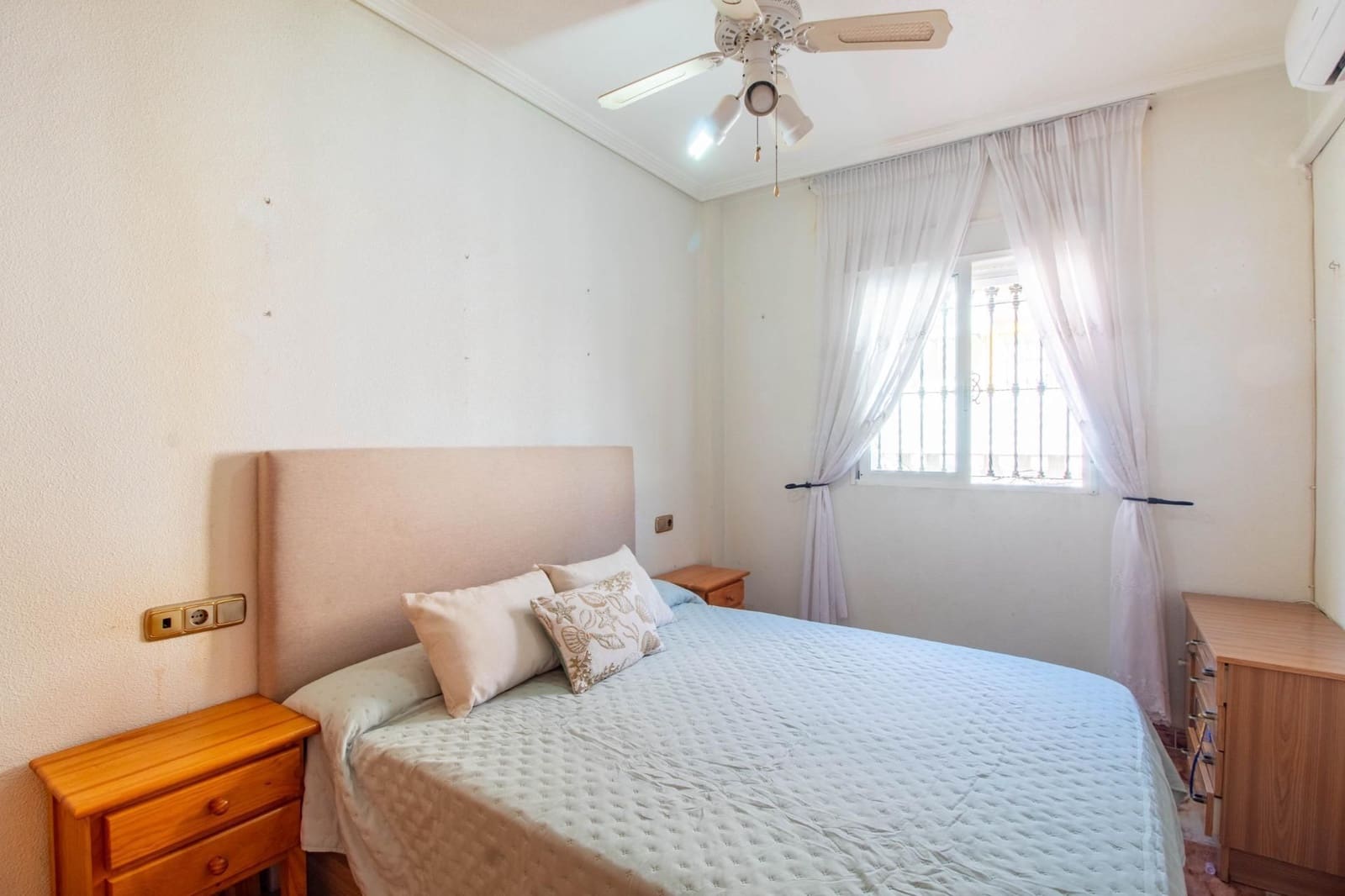 2 sypialnia Dom blizniak na sprzedaż w Orihuela Costa z basenem garażem - 179 900 € (Ref: 10006202)