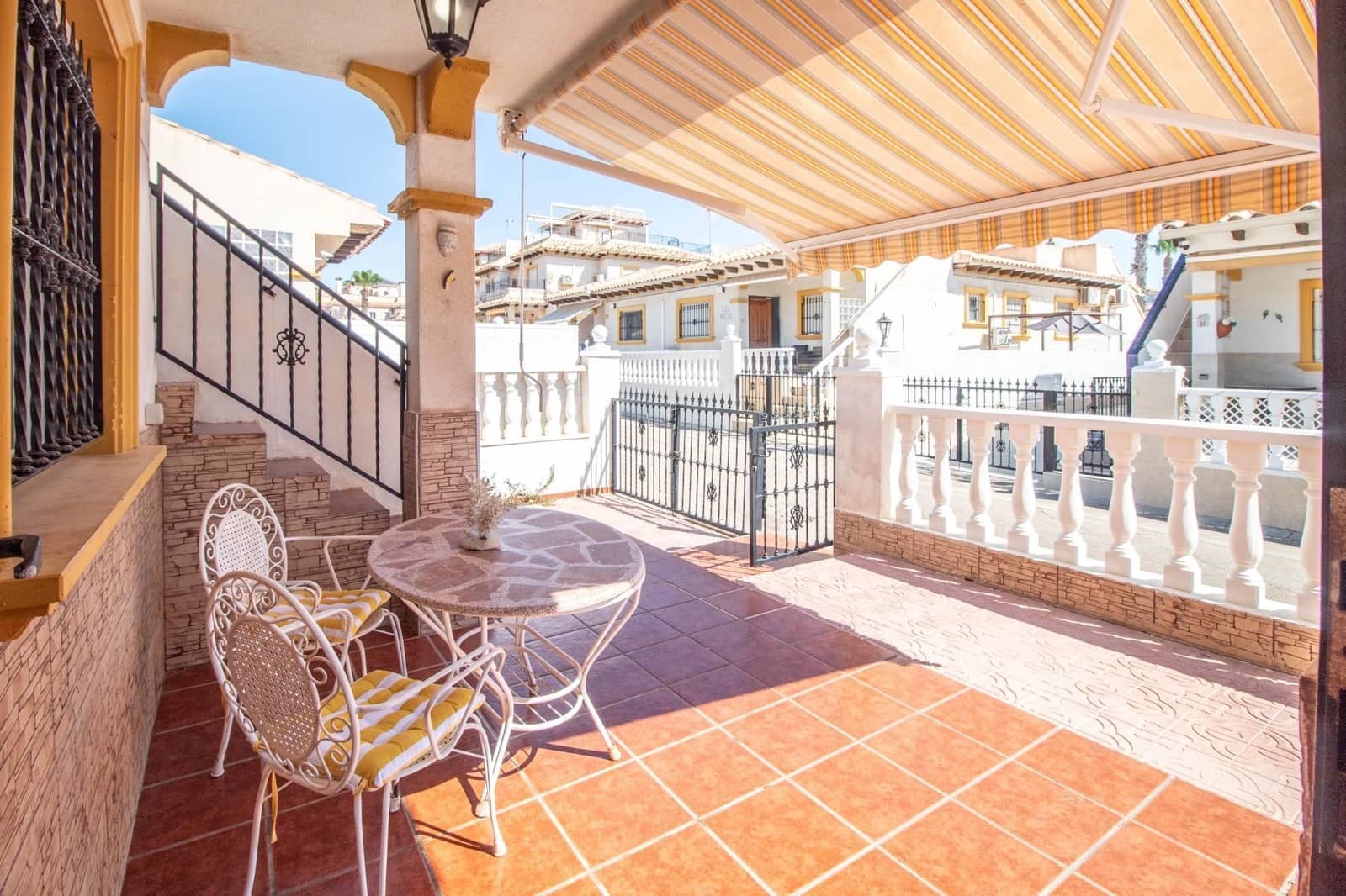 2 sypialnia Dom blizniak na sprzedaż w Orihuela Costa z basenem garażem - 179 900 € (Ref: 10006202)