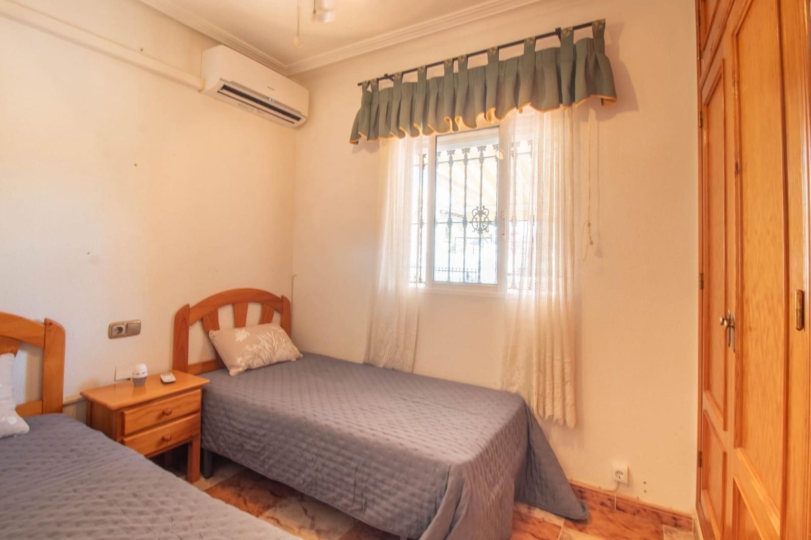 2 sypialnia Dom blizniak na sprzedaż w Orihuela Costa z basenem garażem - 179 900 € (Ref: 10006202)