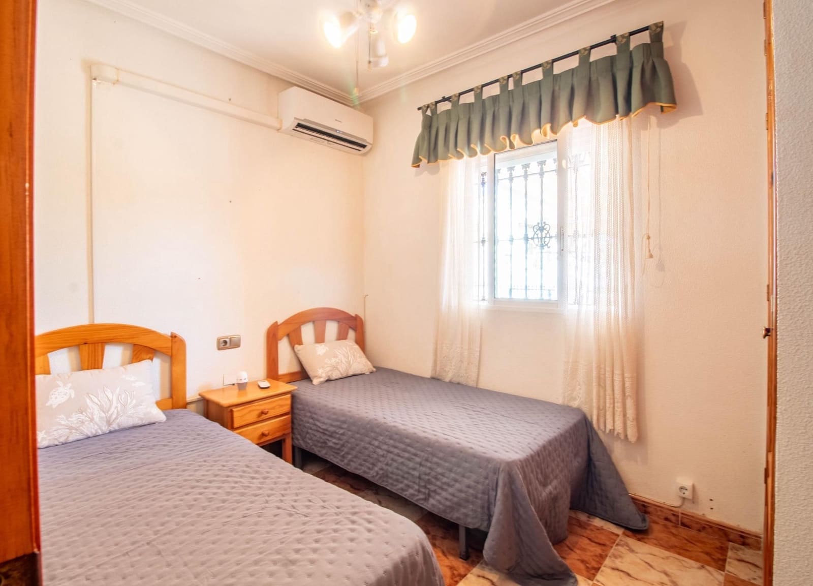 2 sypialnia Dom blizniak na sprzedaż w Orihuela Costa z basenem garażem - 179 900 € (Ref: 10006202)