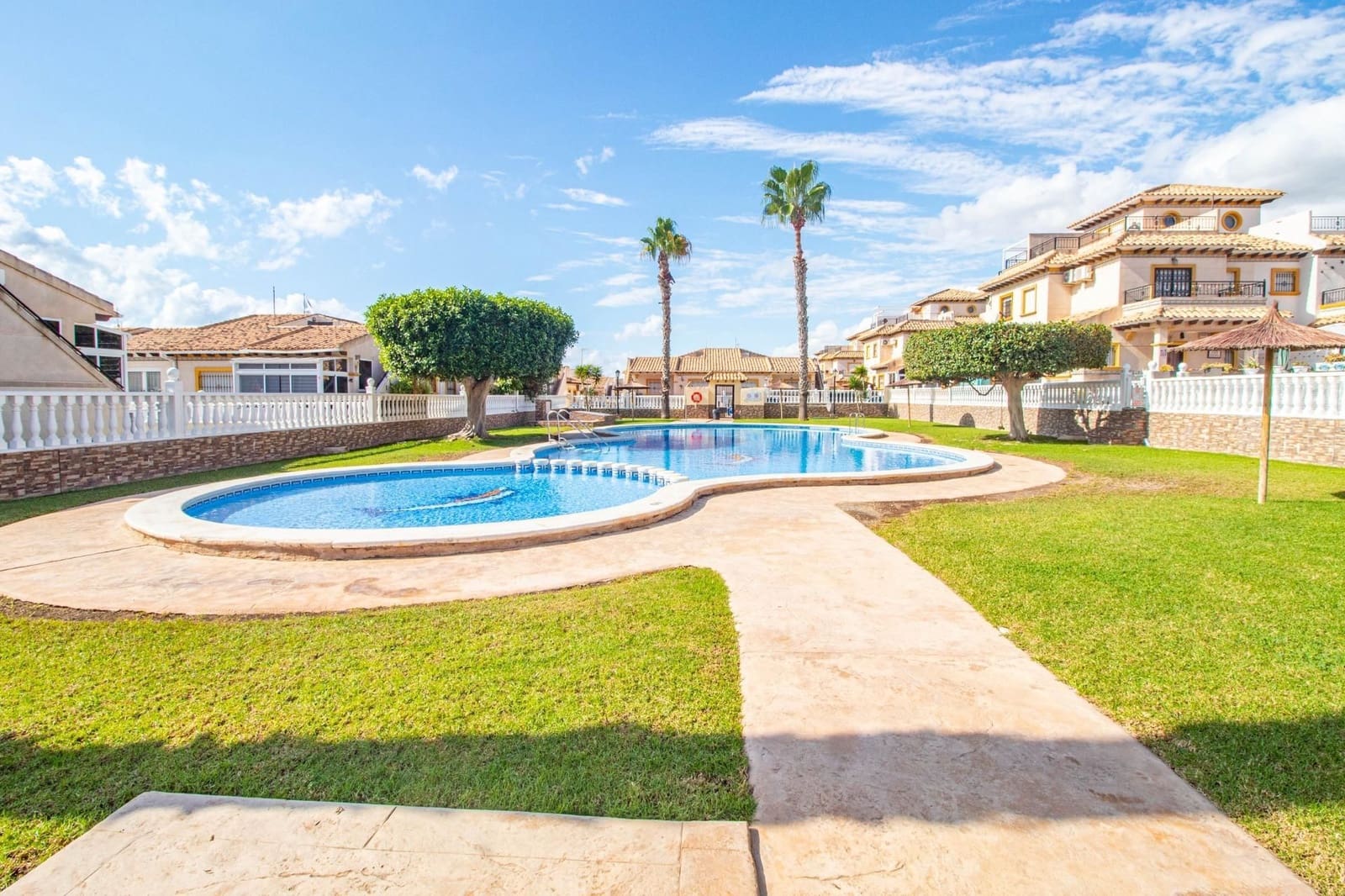 2 sypialnia Dom blizniak na sprzedaż w Orihuela Costa z basenem garażem - 179 900 € (Ref: 10006202)