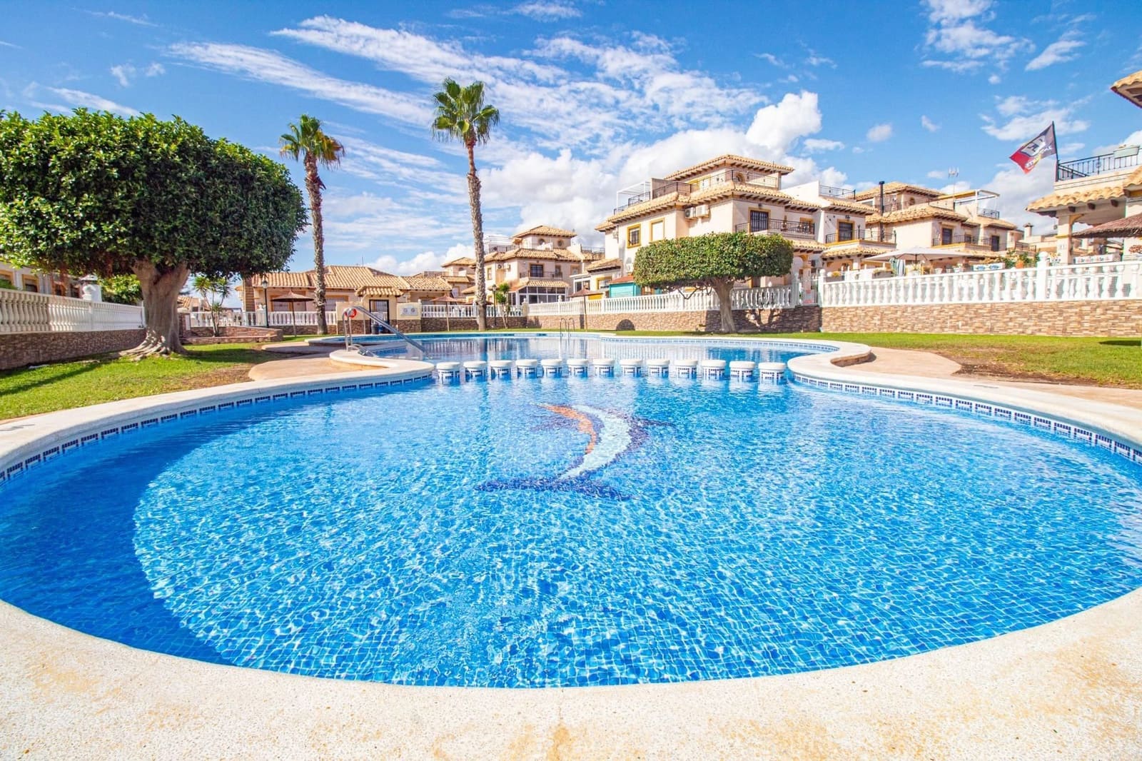 2 soveværelse Semi-Rækkehus til salg i Orihuela Costa med swimmingpool - € 179.900 (Ref: 10006202)