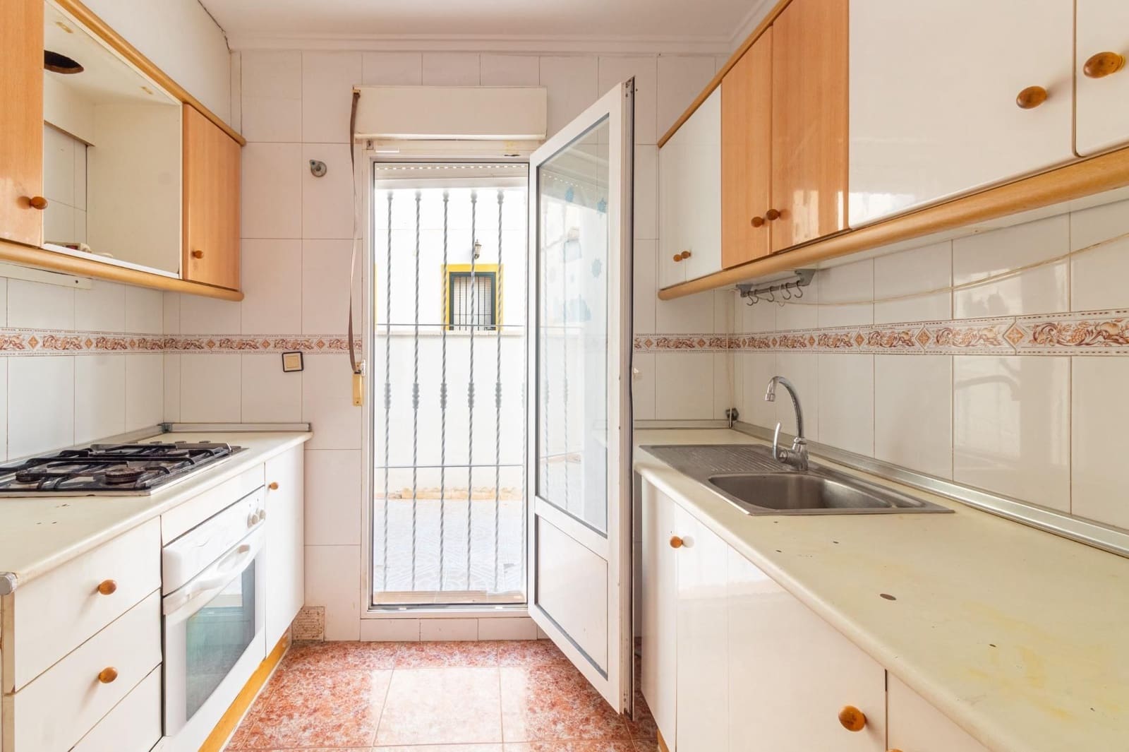 3 slaapkamer Halfvrijstaande villa te koop in La Florida met zwembad garage - € 179.000 (Ref: 10006205)