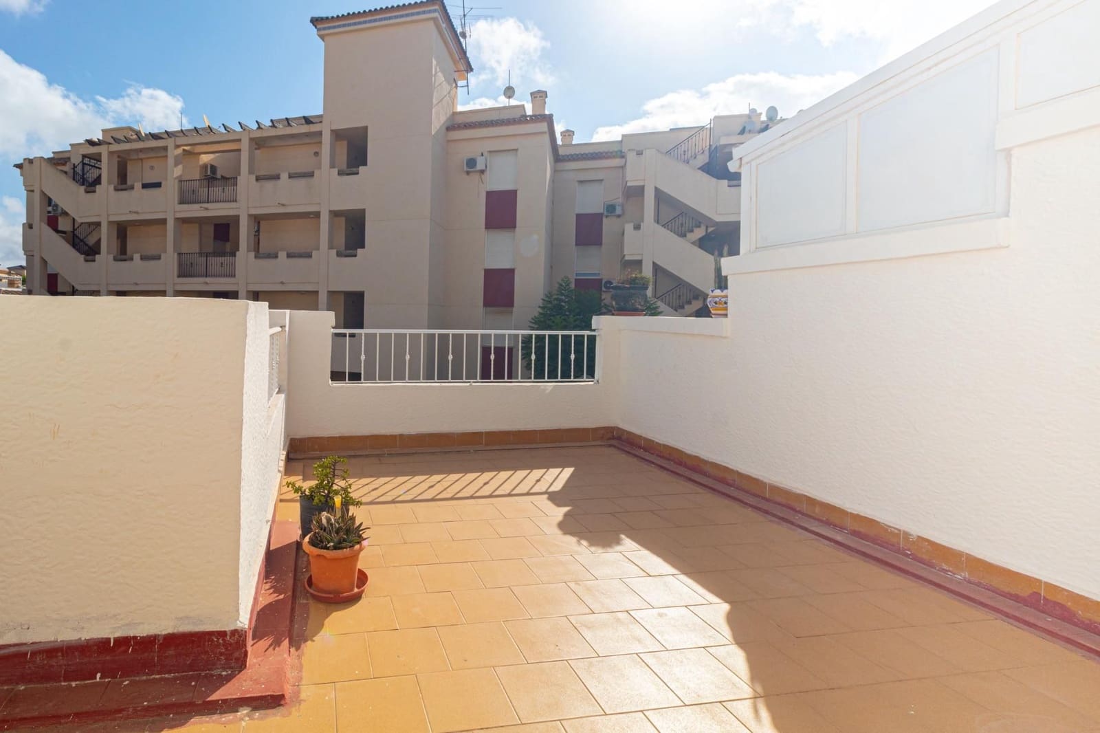3 slaapkamer Halfvrijstaande villa te koop in La Florida met zwembad garage - € 179.000 (Ref: 10006205)