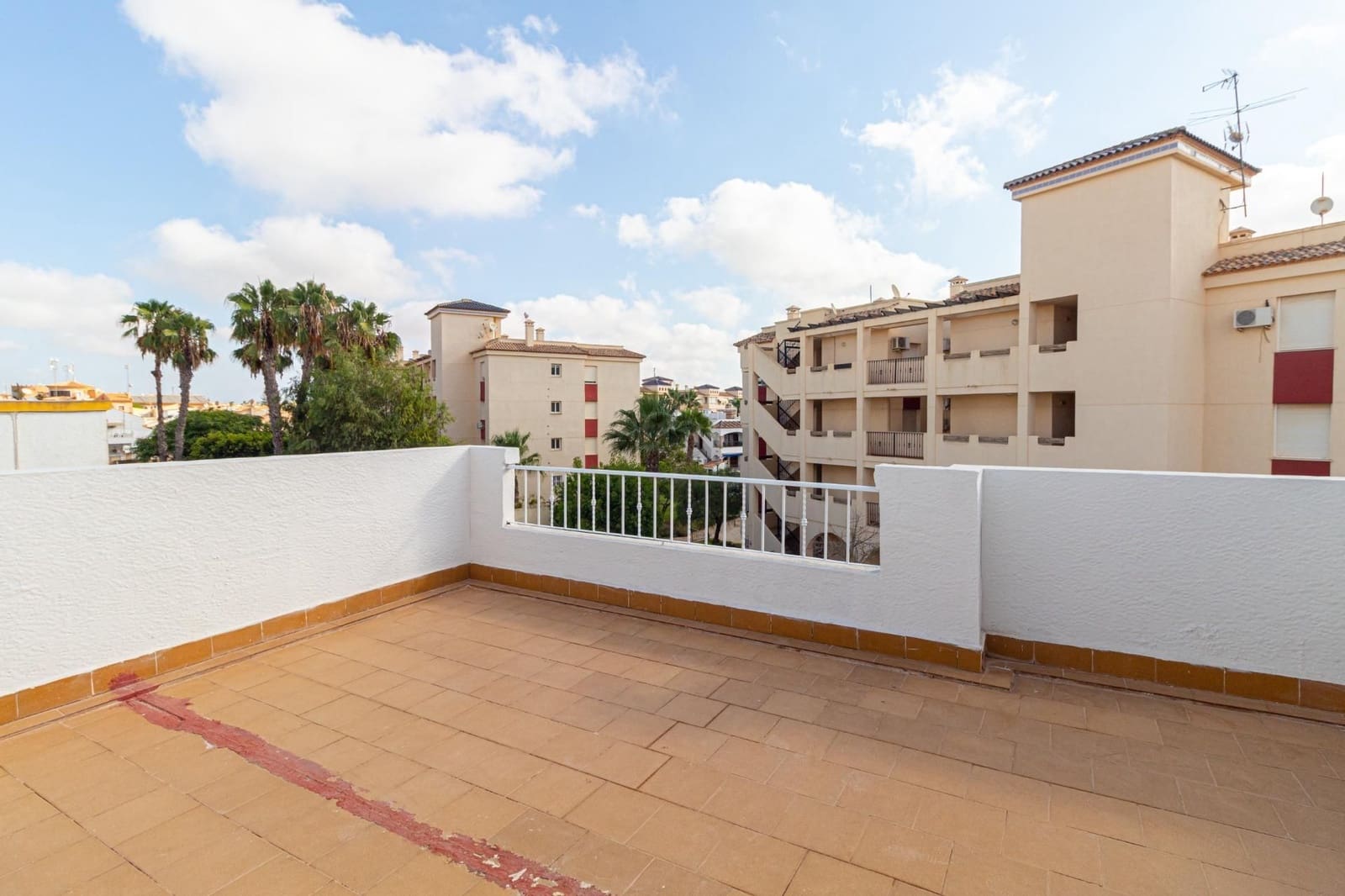 3 slaapkamer Halfvrijstaande villa te koop in La Florida met zwembad garage - € 179.000 (Ref: 10006205)