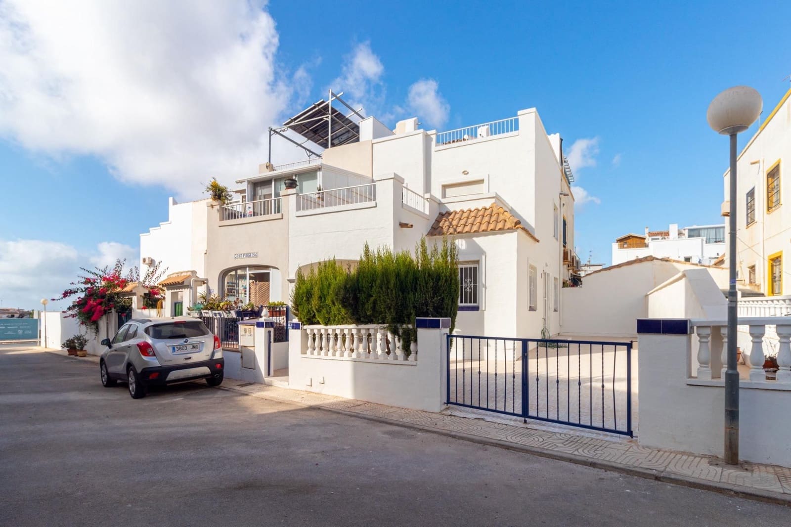 3 slaapkamer Halfvrijstaande villa te koop in La Florida met zwembad garage - € 179.000 (Ref: 10006205)