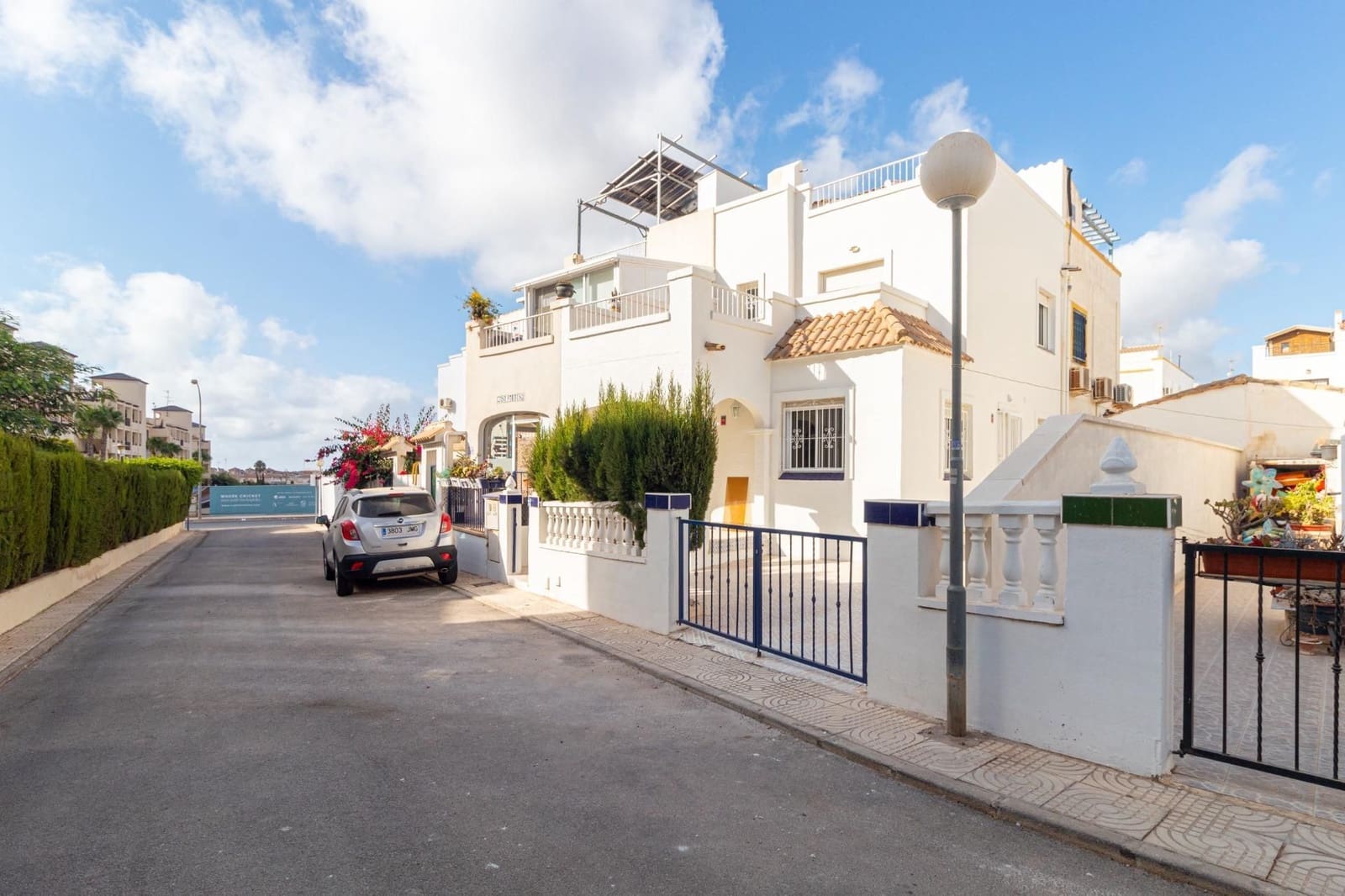 3 slaapkamer Halfvrijstaande villa te koop in La Florida met zwembad garage - € 179.000 (Ref: 10006205)