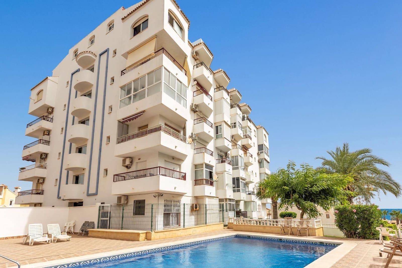 Studio à vendre à Torrevieja avec piscine garage - 79 900 € (Ref: 10006211)
