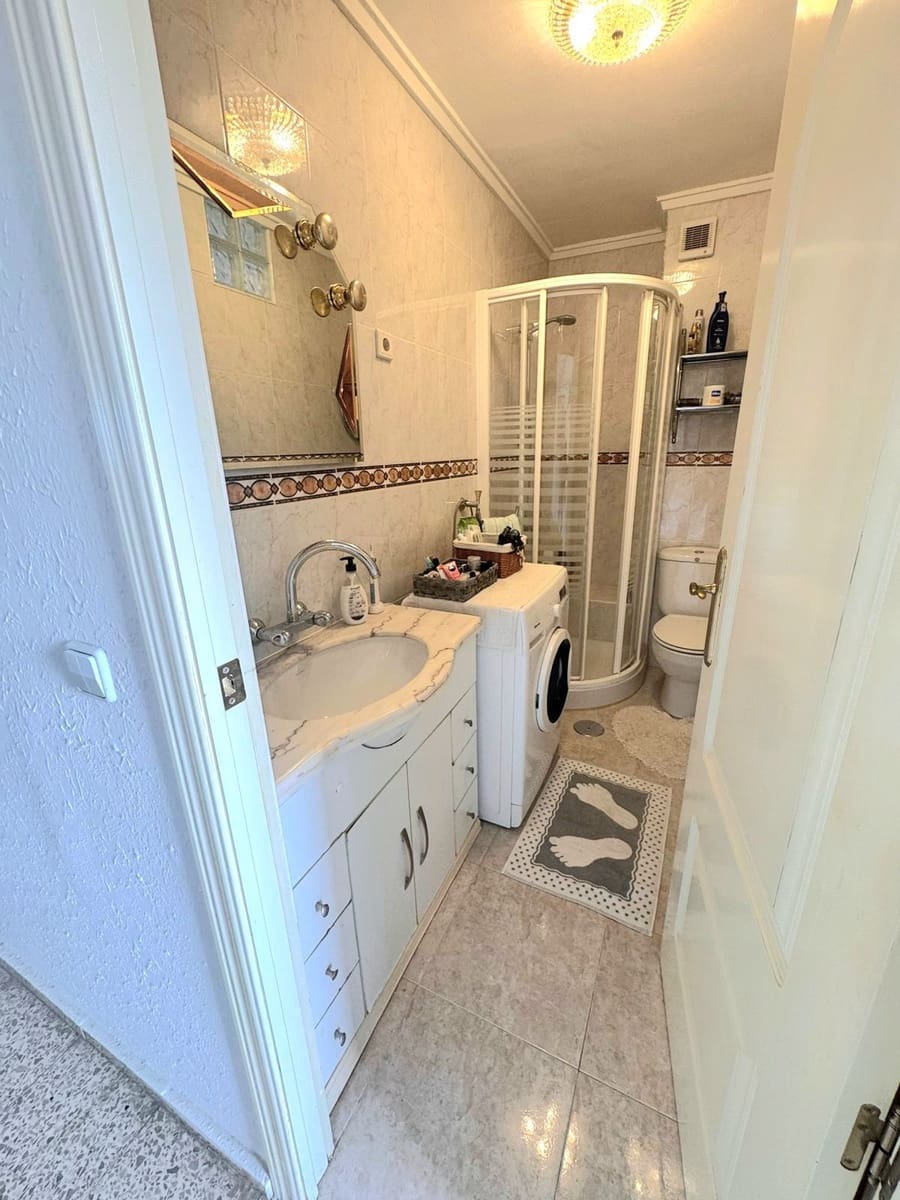 1 soverom Penthouse til salgs i Torrevieja - € 139 000 (Ref: 10006214)