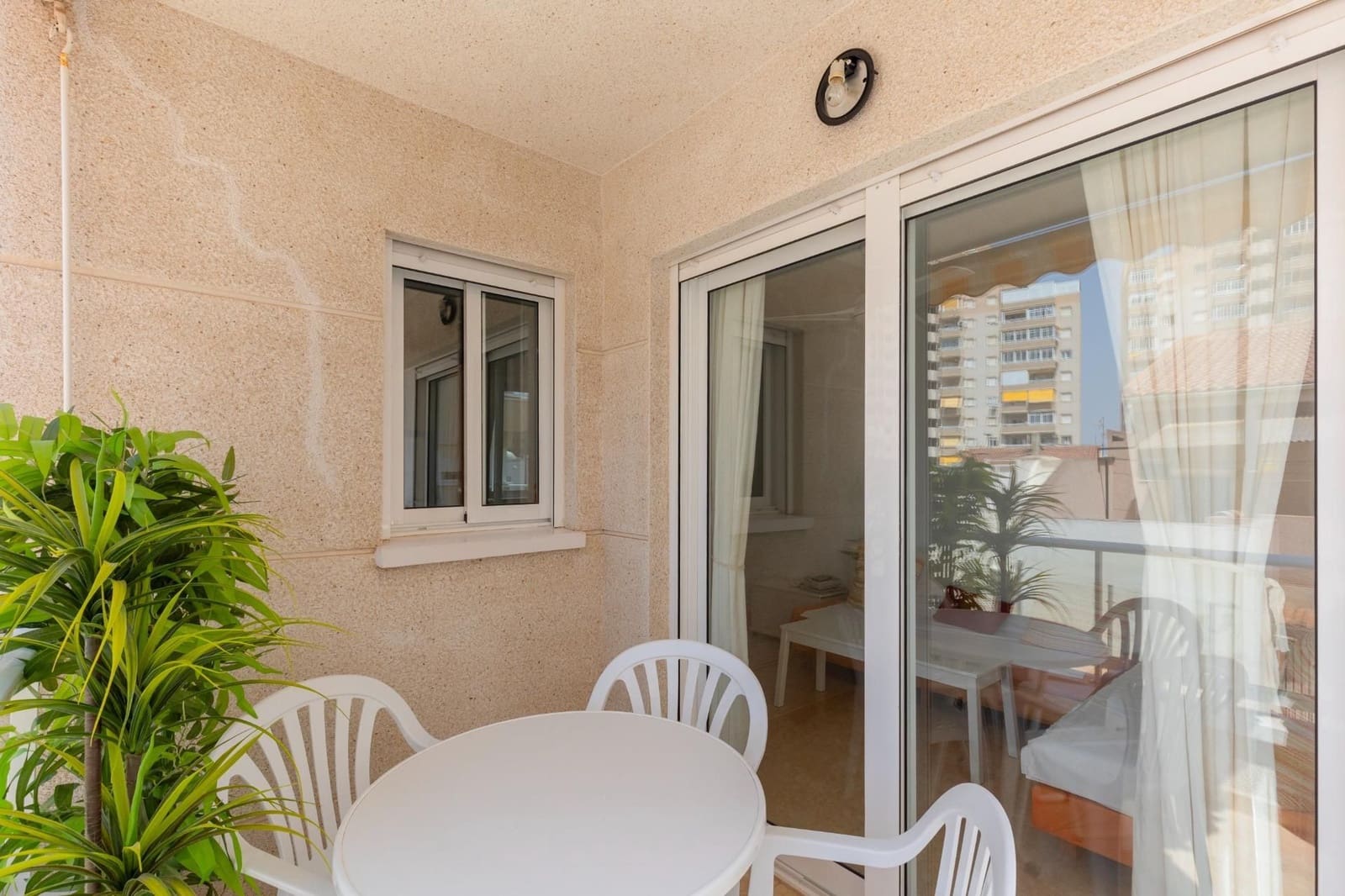 2 makuuhuone Huoneisto myytävänä paikassa Torrevieja mukana uima-altaan 
autotalli - 129 000 € (Ref: 10017063)