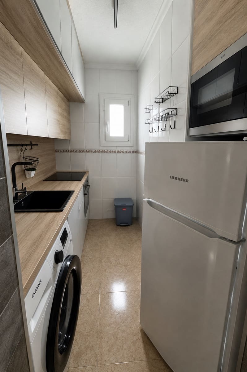2 bedroom Apartment for sale in Torrevieja with pool - € 125,000 (Ref: 10018221)