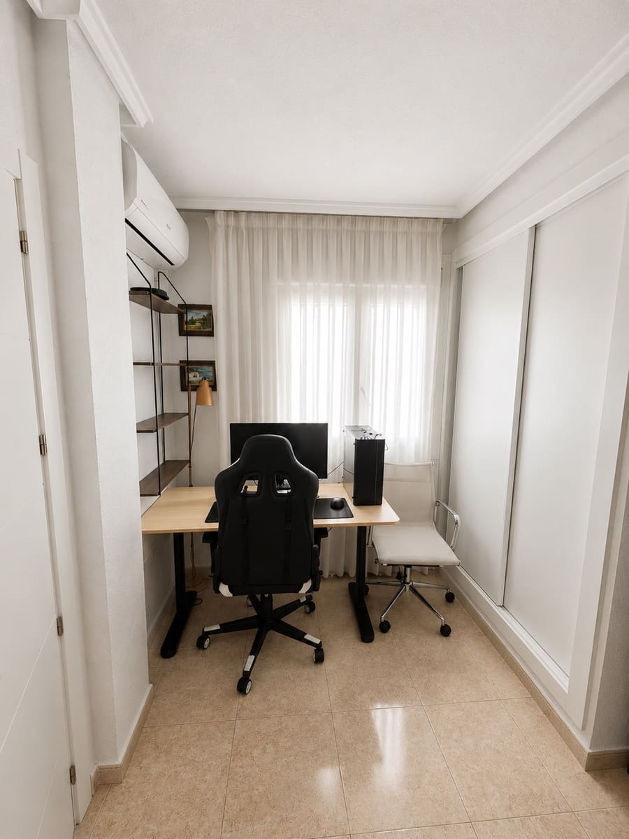 2 bedroom Apartment for sale in Torrevieja with pool - € 125,000 (Ref: 10018221)