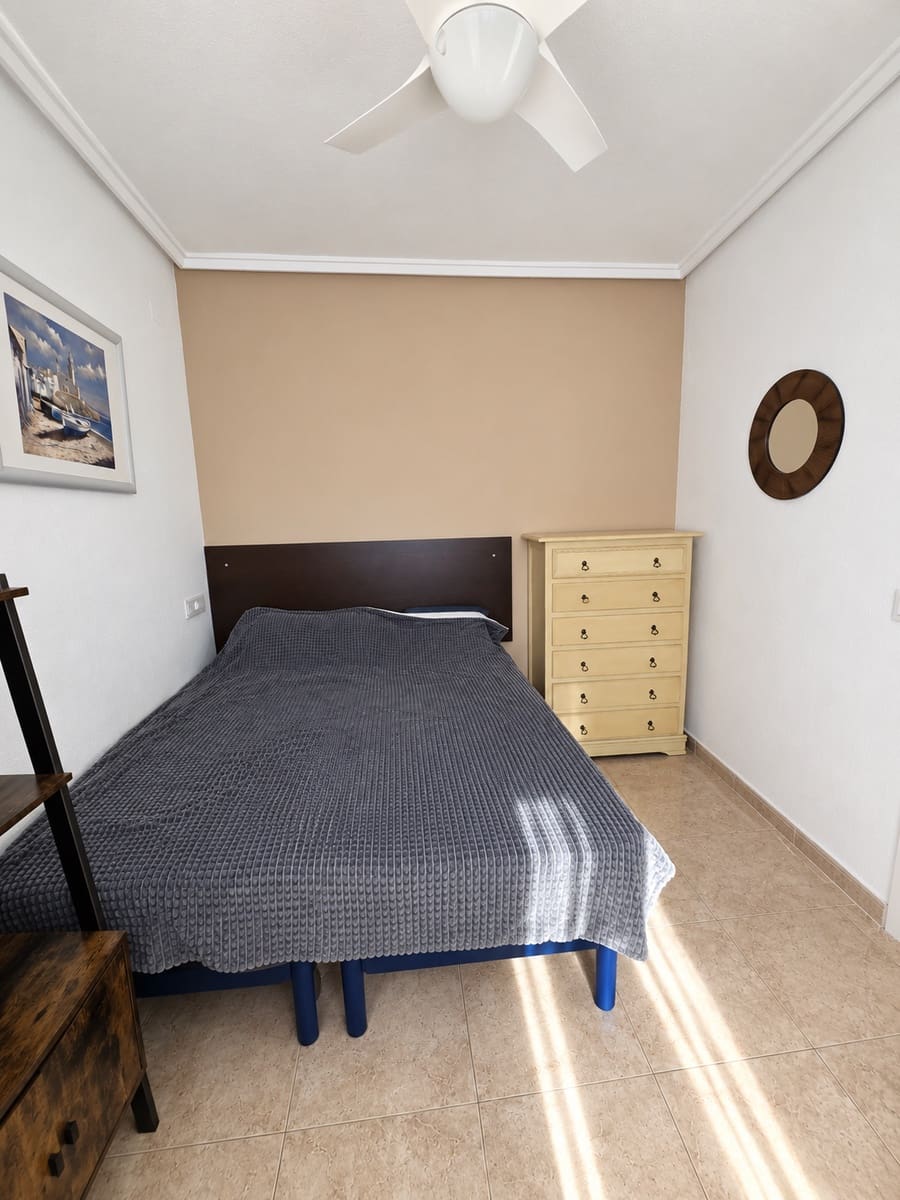 2 bedroom Apartment for sale in Torrevieja with pool - € 125,000 (Ref: 10018221)