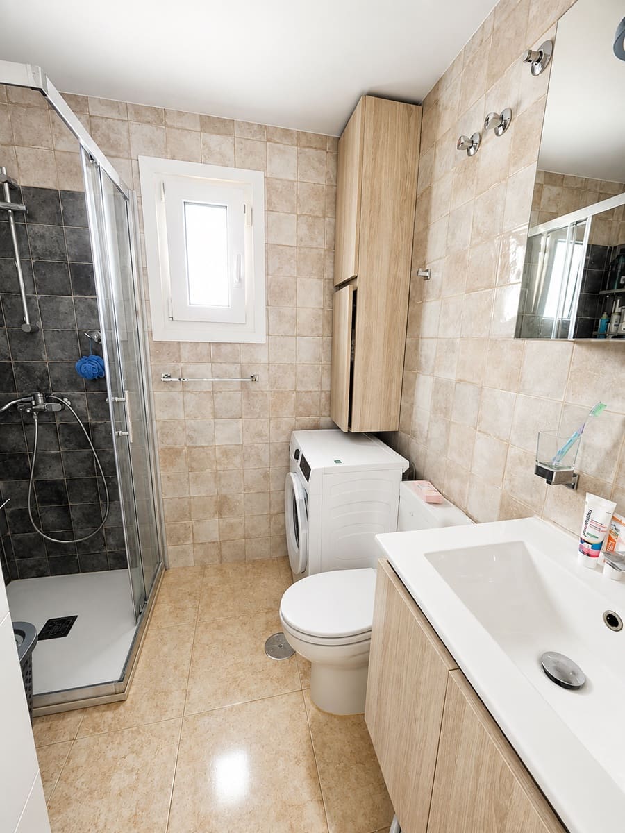 2 bedroom Apartment for sale in Torrevieja with pool - € 125,000 (Ref: 10018221)