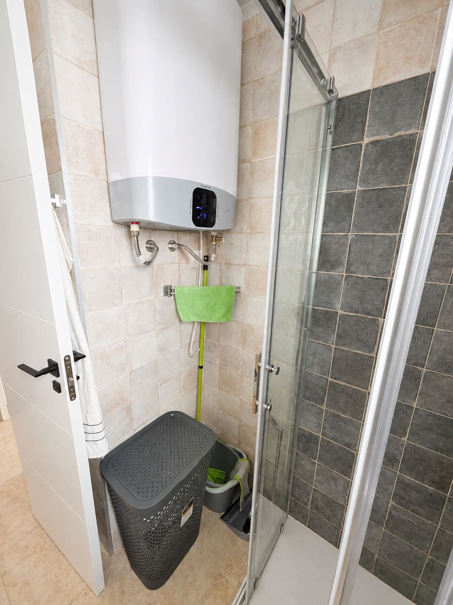 2 bedroom Apartment for sale in Torrevieja with pool - € 125,000 (Ref: 10018221)