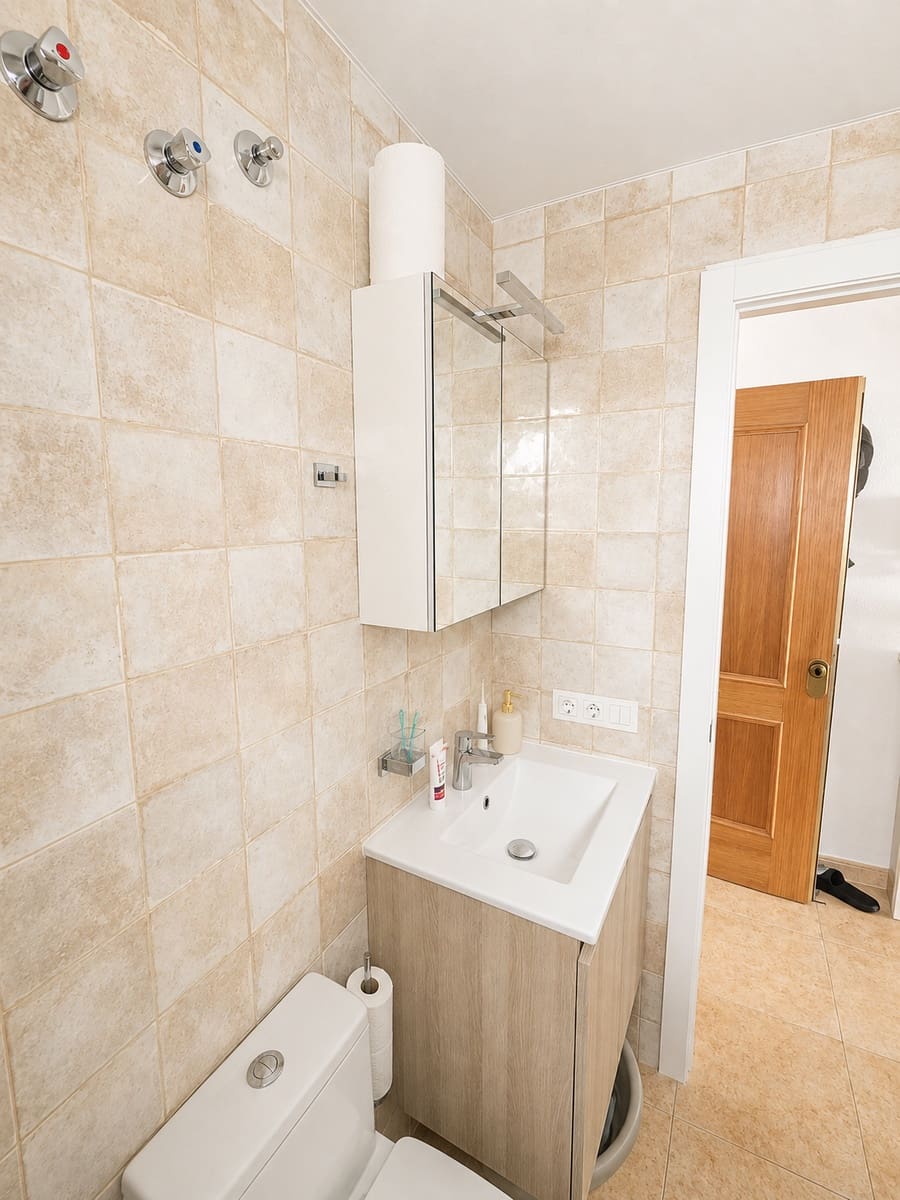 2 bedroom Apartment for sale in Torrevieja with pool - € 125,000 (Ref: 10018221)