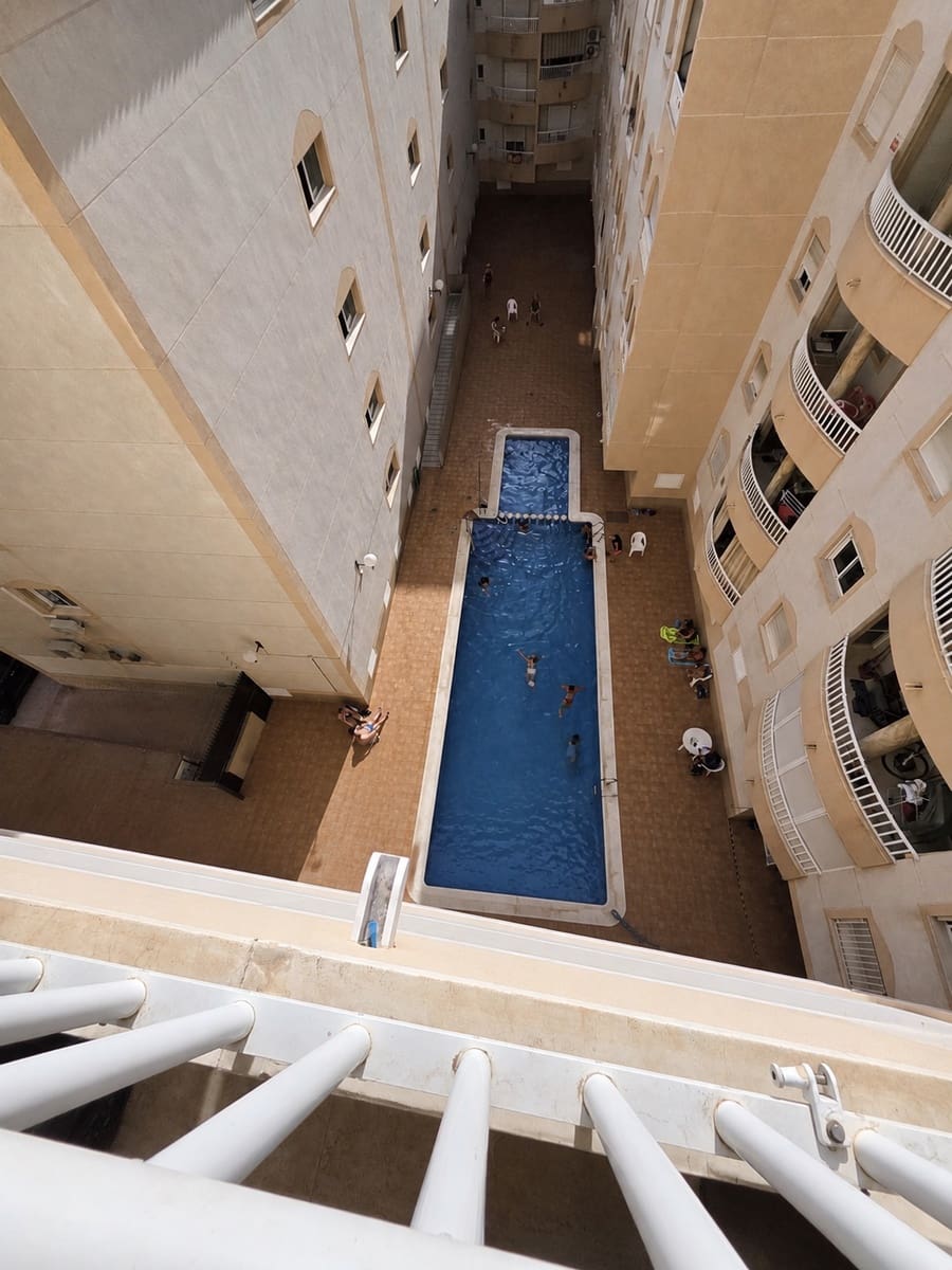 2 bedroom Apartment for sale in Torrevieja with pool - € 125,000 (Ref: 10018221)